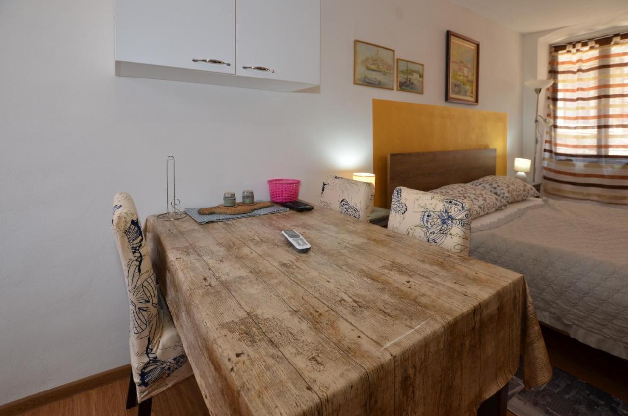 Ferri 16 Studio Rovinj Buitenkant foto